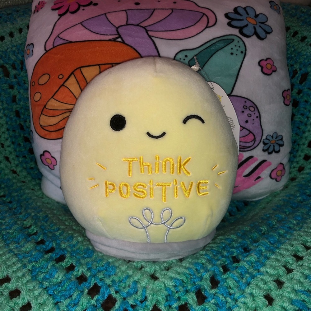 7.5” crissle lightbulb squishmallow